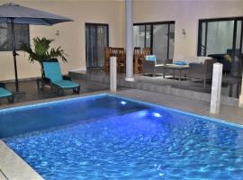 Villa Moderne Spacieuse avec Piscine Privée, 3Ch et 3SdB, cottage ở Ngaparou