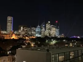 Inner City Harbour Views With Parking