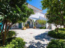 Aria Apartments: Spetses şehrinde bir otel