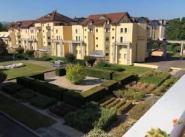 Cyclades Superbe appartement avec piscine et terrain tennis, hotel near Vitam' Parc, Saint-Julien-en-Genevois