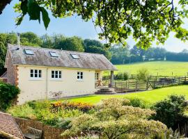 Burnhaies Farm Coach House, hótel í Cullompton