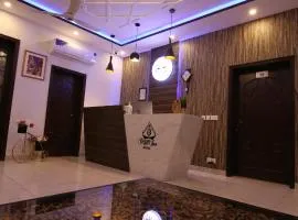 Cuzzy Inn Hotel