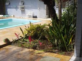 Casa com Jardim e Piscina, hotel in Recife