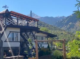 Dobri Dom, cabaña o casa de campo en Almaty