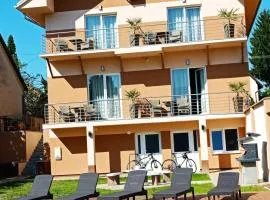 Karos Bianco Apartmanház