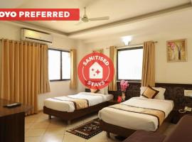 OYO 10943 Hotel Plus Corporate, hotel v destinaci Khāpa