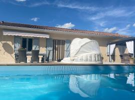 Maison des Vignes, hotel con piscina a Caylus