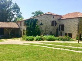 Pansija CHEZ SOPHIE -Chambres d’hôtes, Gîte et Gîte équestre pilsētā Clermont-Dessous