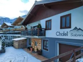 Chalet Sabrina mit Außenpool im Sommer