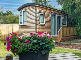 Shepherds hut Bath, hotel sa Wick