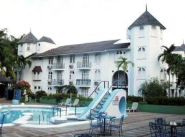 Loft Villa at Sandcastles, hotel near Dolphin Cove Ocho Rios, Ocho Rios