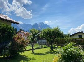 Haus mit wunderschönem Ausblick und Garten, hotel en Garmisch-Partenkirchen
