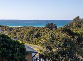 THE LOOKOUT BEACH HOUSE, holiday home in Point Lookout