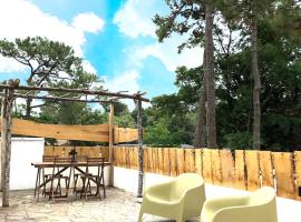 Appart sous les pins 600m plage, вариант жилья у пляжа в городе Лонжевиль-сюр-Мер