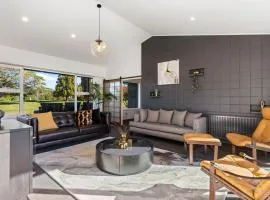 Above Par Golf Course Villa with Hot Tub 4bd3bth