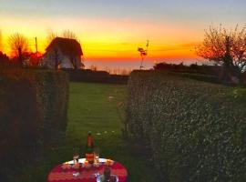 Studio cosy et terrasse-jardin superbe vue mer, hotel a Trouville-sur-Mer
