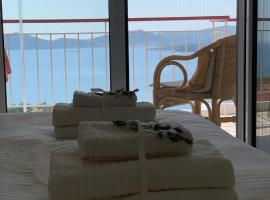 Mimoza's Sea View Apartment, hotel with parking in Paleo Tsifliki