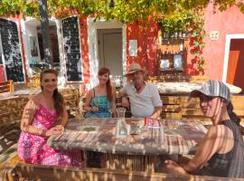 Rodinné vinařství Mikulenkovi, hotel v destinaci Žernoseky