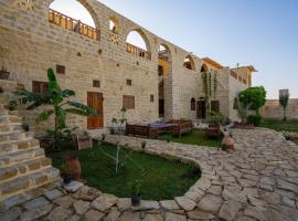 White Horse - Tunis Village, ξενοδοχείο σε Kafr ‘Amr