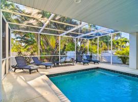 Vibrant Island Home with Pool, 1 Block to Beach, spahotell i Anna Maria