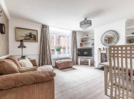 Windsor Town Centre Victorian townhouse sleeps 6, spahotell i Windsor