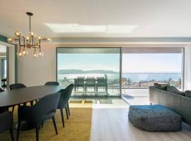 Luxury 4 bedr Flat w/ PANORAMIC Views & Pool!!, apartman Algésben