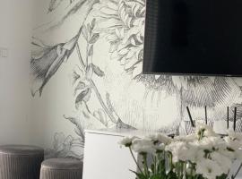 Apartament w Słupsku z klimatyzacją balkonem parkingiem, hotel di Słupsk