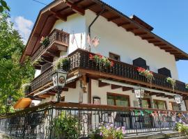 Tattoo PENSION mit Restaurant und Tattoo-Studio, hotel v destinaci Mörtschach