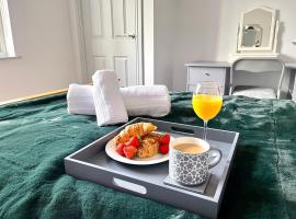 Stylish Cosy and Bright Apartment - Fantastic Location - Perfect for Business or solo travellers, хотел близо до Bishop's Stortford College, Бишъпс Стортфорд