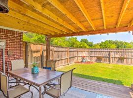 Family-Friendly Rowlett Home about 23 Mi to Dallas, hotel in Rowlett