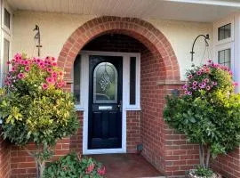 En-suite nook near forest & sea, great value with fridge, microwave and TV