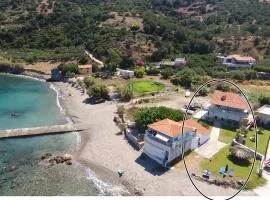 House just on the beach -included 2 canoe and 2 bicycles