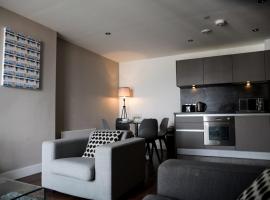 OnPoint Central Manchester 2 Bedroom Apt with Parking, hotel in Manchester