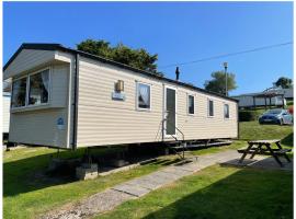 Cosy 3-Bed Caravan combe haven st Leonards on sea, hotel with parking in Hollington