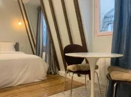 PARIS 4 LE MARAIS Hôtel de Ville LIFT