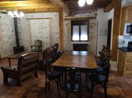 Casa Rural Las Cotarras: Sanchonuño'da bir tatil evi