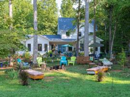 Charming Charlottesville Apt with Outdoor Space!, hotel v destinaci Charlottesville