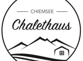 Chalethaus-Chiemsee - 268 qm Ferienhaus am Chiemsee - Neubau, hotel in Prien am Chiemsee