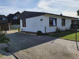 Ferienhaus-Bogen-Glück, hotel with parking in Osteel