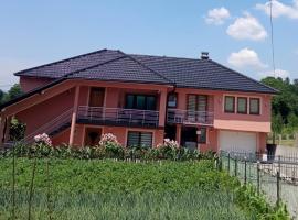 Guest House Ahmo Halilcevic, гостевой дом в городе Dubrave Gornje