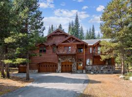 Bear Meadows Lodge - Hot Tub - Tahoe Donner Home, hotelli kohteessa Truckee