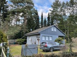 Steinhuder Meer Ferienhaus Schwalbennest, hotel amb aparcament a Neustadt am Rübenberge