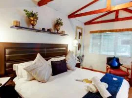 Strand Honeymoon Suite Studio