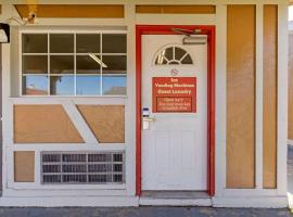 Econo Lodge, complejo de cabañas en Pryor