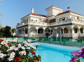 2 Apartments with private pool at Villa Diaz Aleman, hotell med pool i Salobre