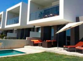 Luxus Chalet Casas blancas, Hotel in Cala Mendia