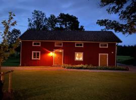 Albäck Gård Bagarstugan - Granne med Sala Golfklubb, chata v Sala