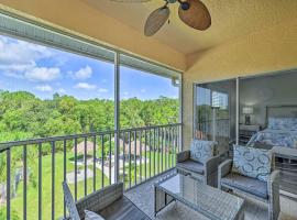 Luxe Top-Floor Condo in Beautiful Lely Resort, hotel com estacionamento em Old Marco Junction