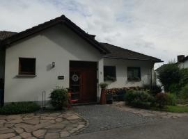 Ferienwohnung Tettenbusch in der Waldstadt Prüm Naturpark Eifel, viešbutis mieste Priumas