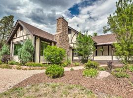 Spacious Manitou Home with Views in Central Location, hotelli kohteessa Manitou Springs